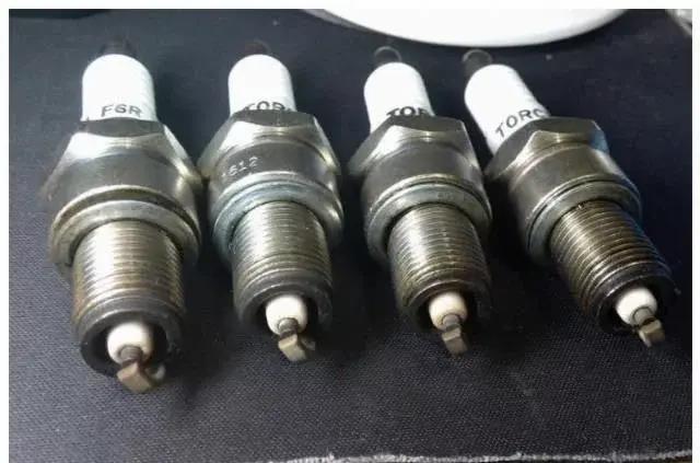 車子出現(xiàn)這3種征兆，是在提醒該換火花塞了